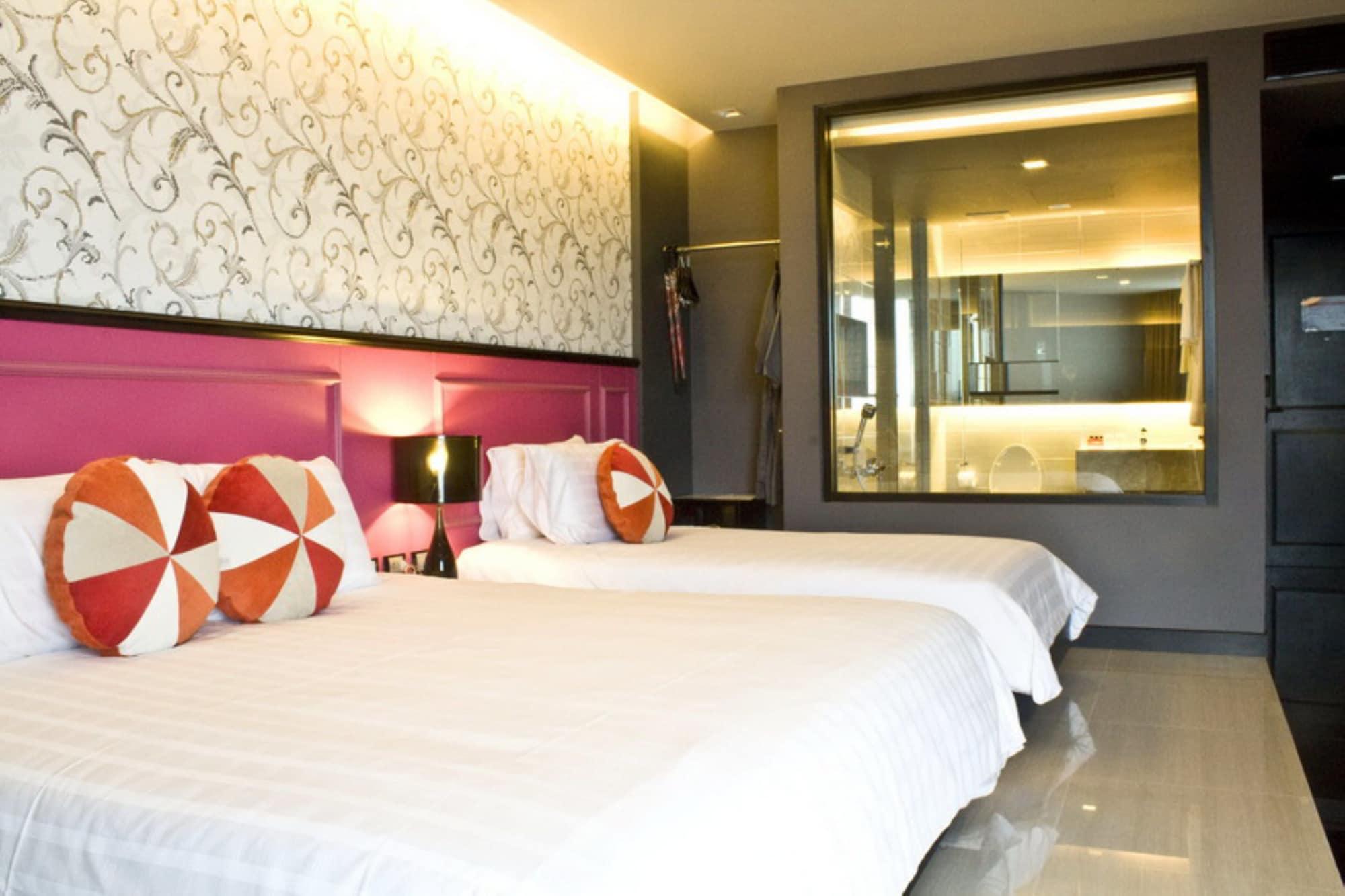 Tsix5 Phenomenal Hotel Pattaya Esterno foto