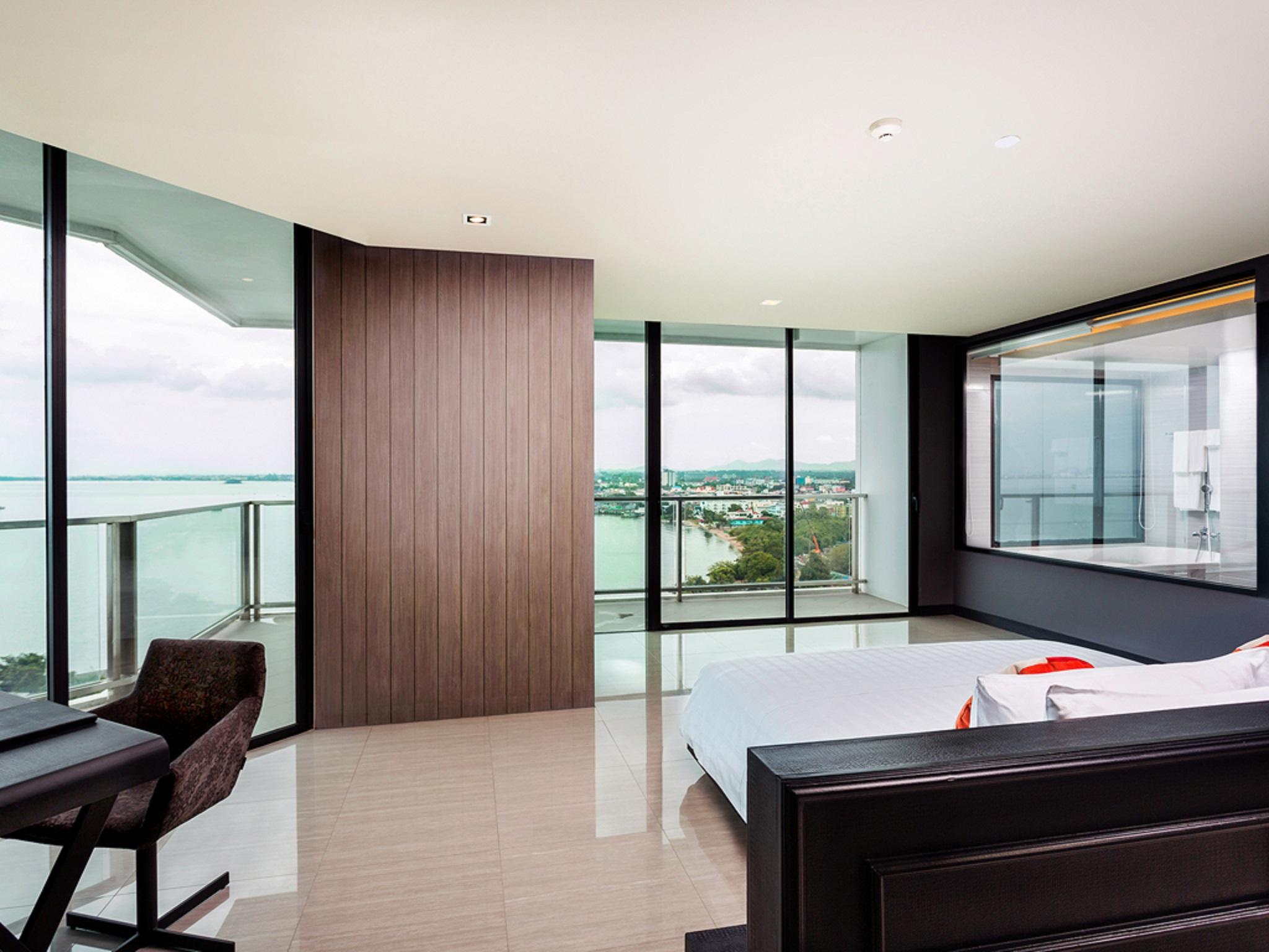 Tsix5 Phenomenal Hotel Pattaya Esterno foto