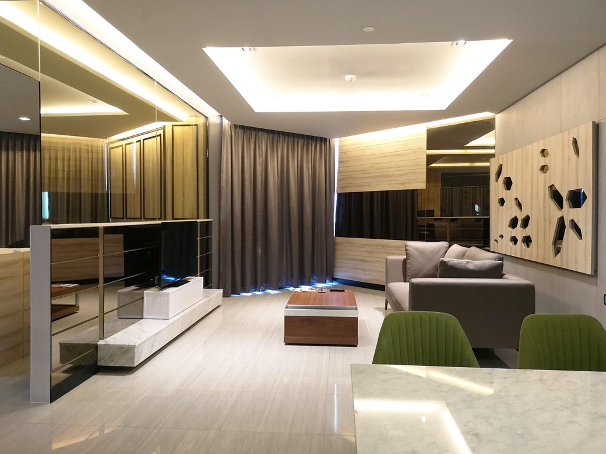 Tsix5 Phenomenal Hotel Pattaya Esterno foto