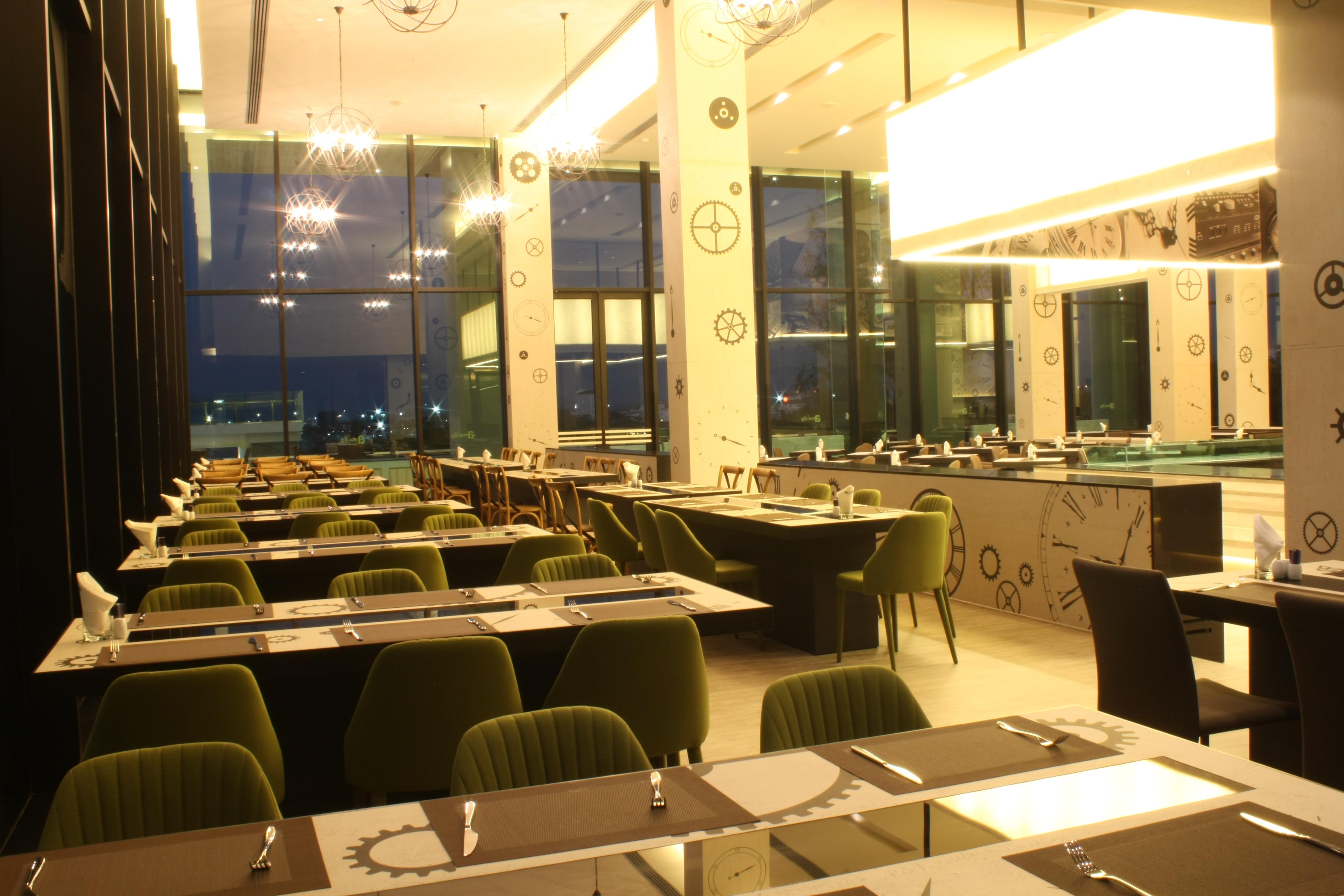 Tsix5 Phenomenal Hotel Pattaya Esterno foto