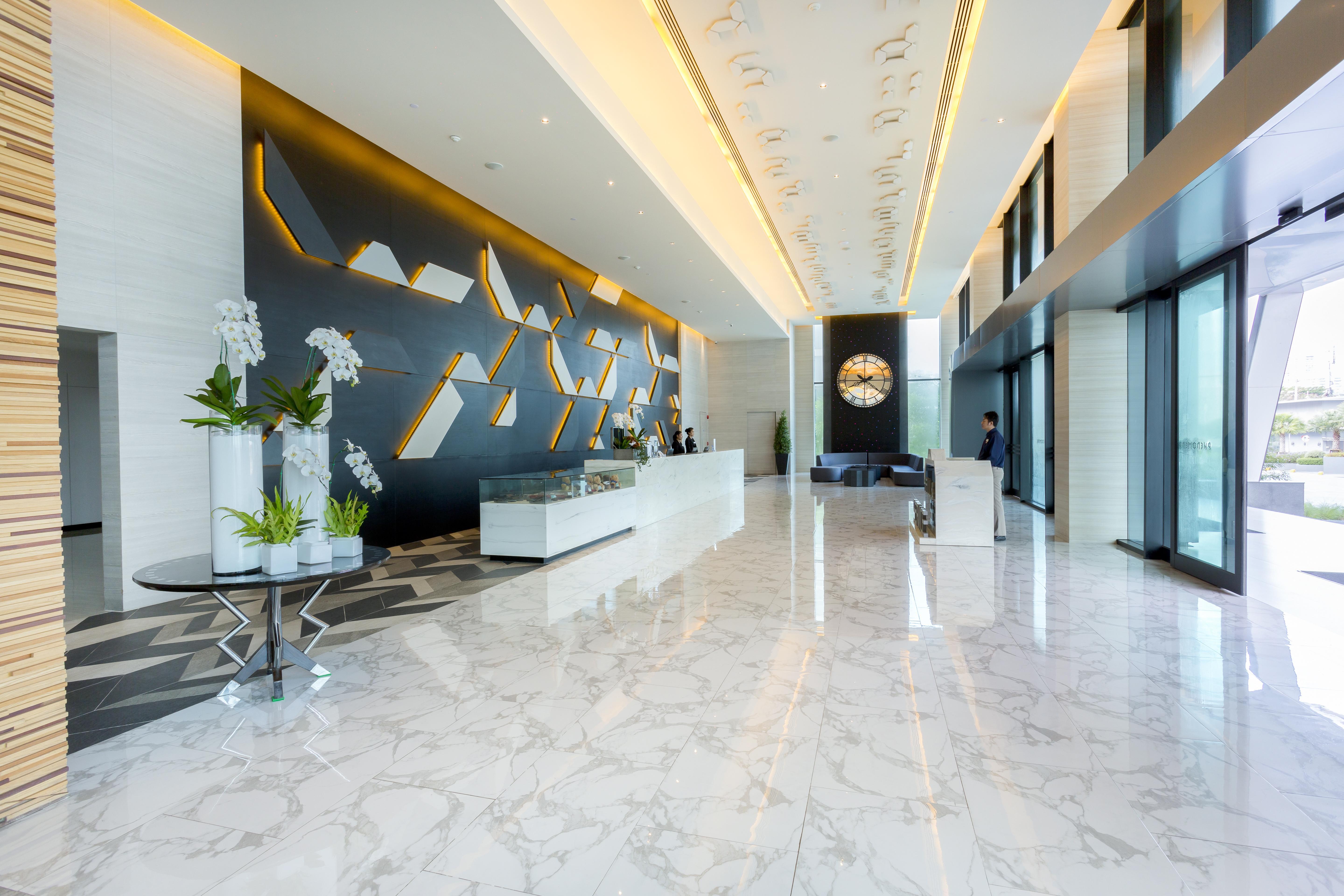 Tsix5 Phenomenal Hotel Pattaya Esterno foto