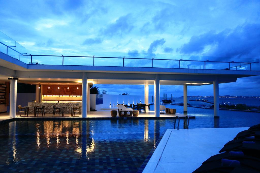 Tsix5 Phenomenal Hotel Pattaya Esterno foto