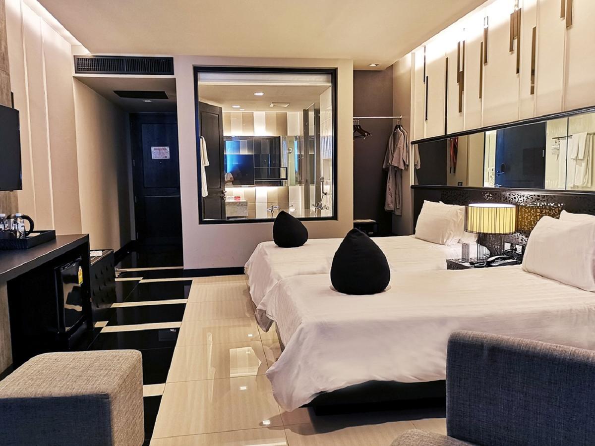Tsix5 Phenomenal Hotel Pattaya Esterno foto
