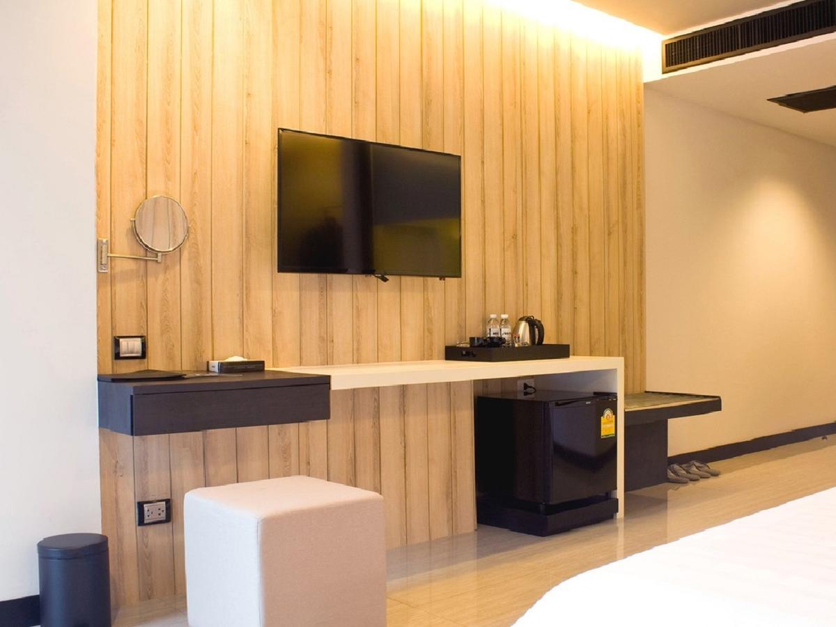 Tsix5 Phenomenal Hotel Pattaya Esterno foto