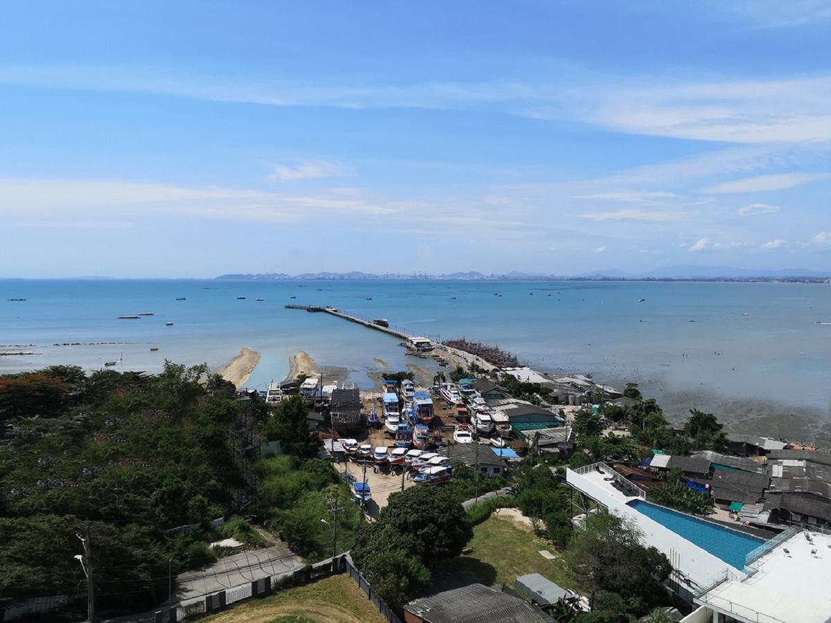 Tsix5 Phenomenal Hotel Pattaya Esterno foto