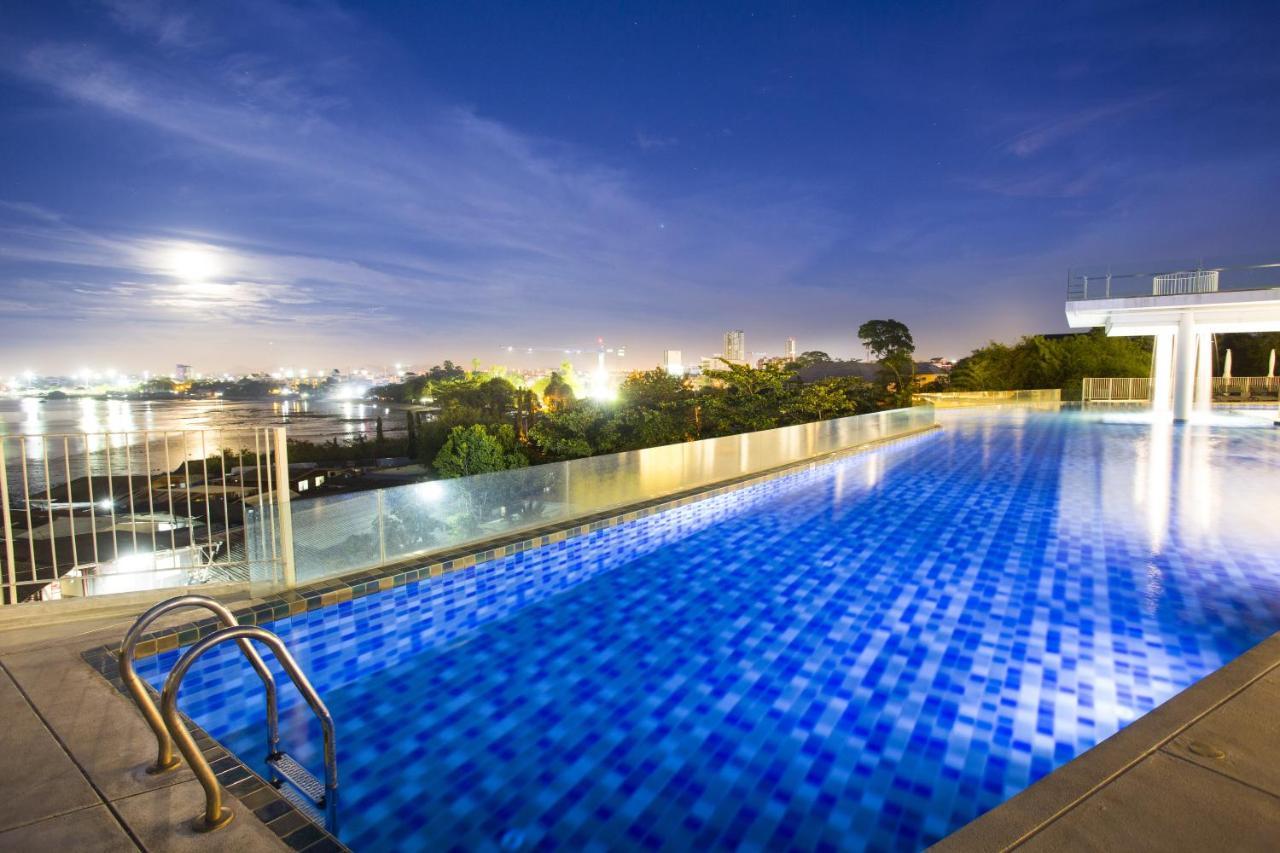 Tsix5 Phenomenal Hotel Pattaya Esterno foto