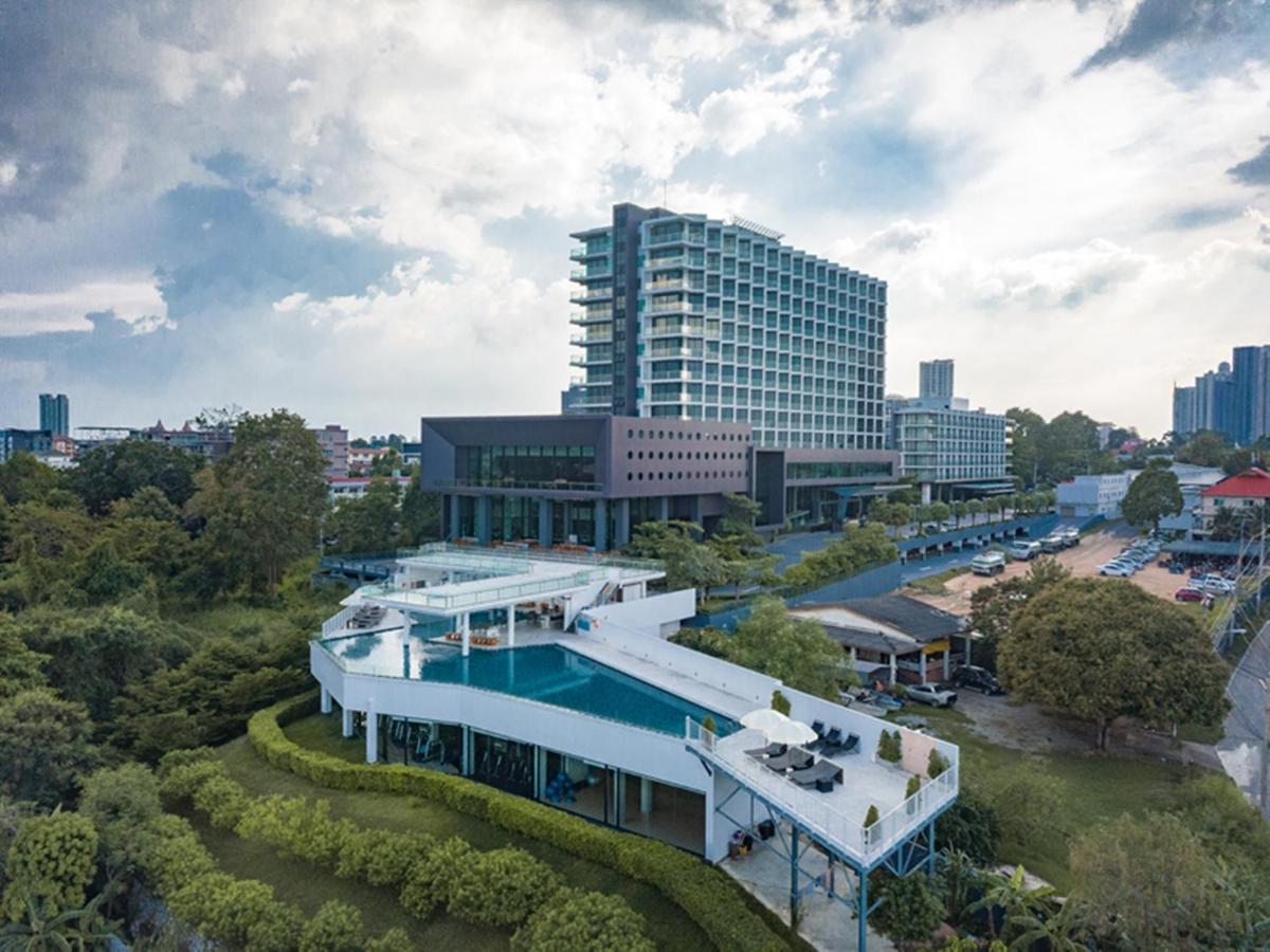 Tsix5 Phenomenal Hotel Pattaya Esterno foto